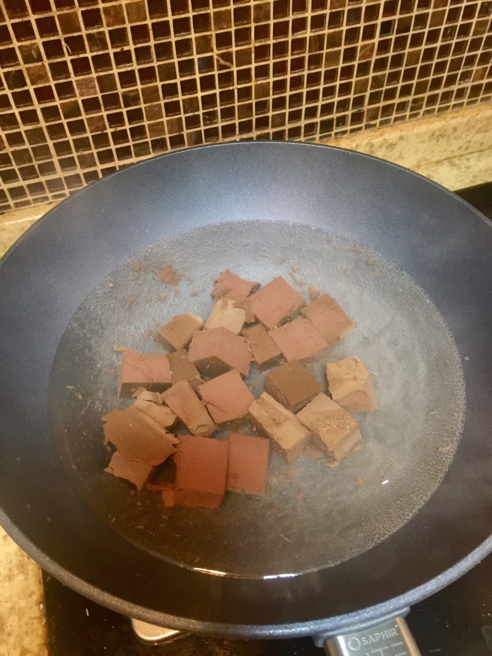 鴨血豆腐煲的做法 步骤3
