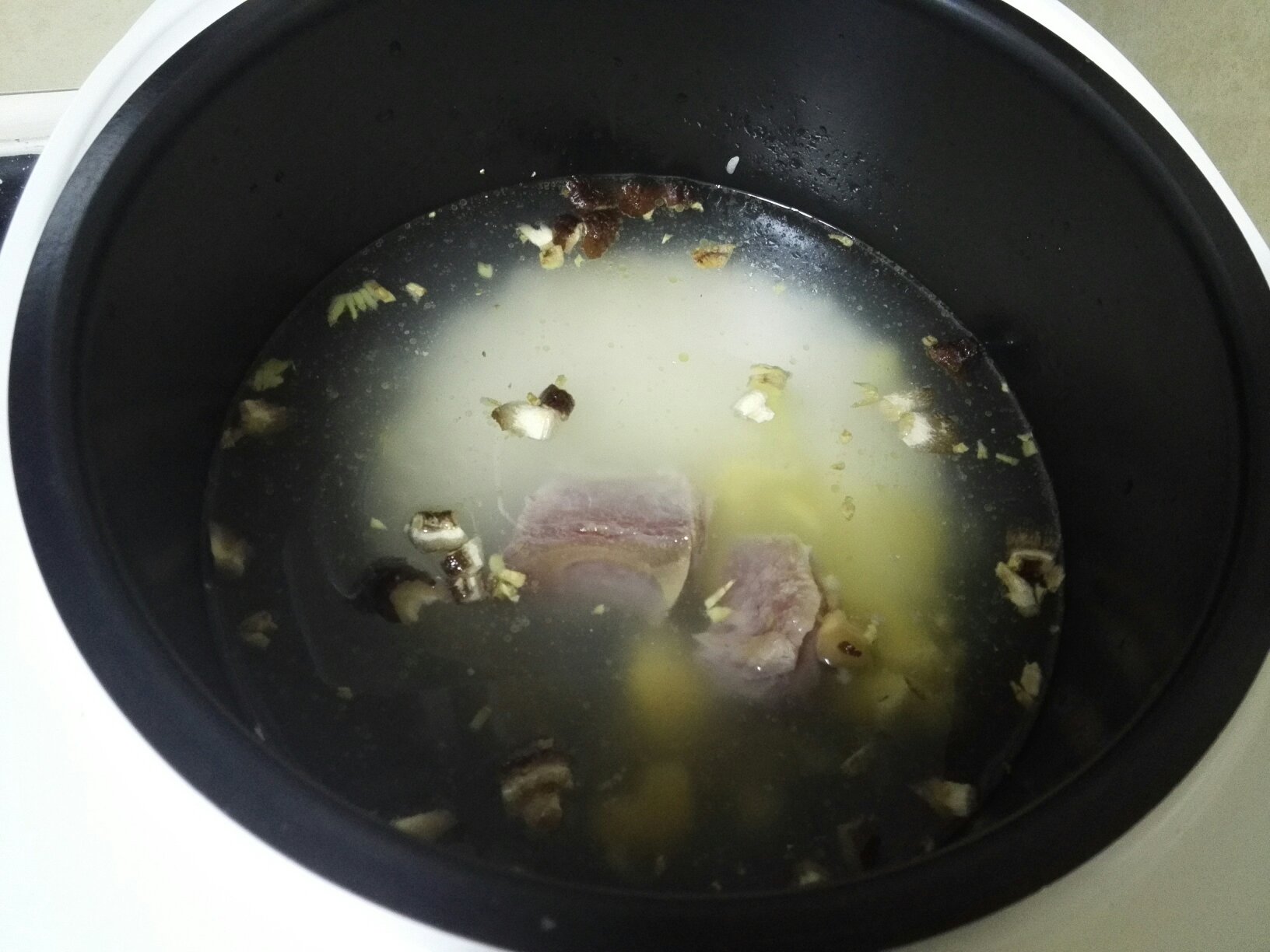 皮蛋瘦肉粥（2人量） 電飯煲版的做法 步骤4