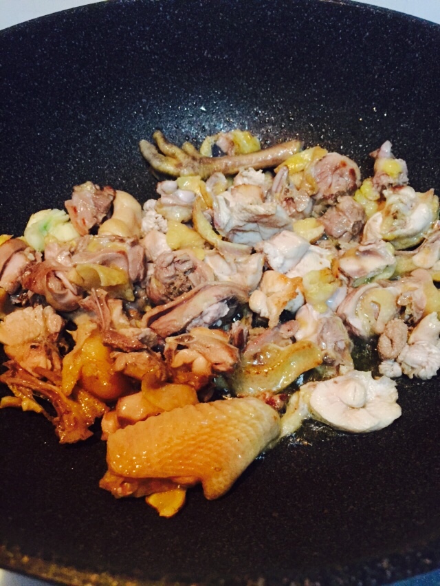 板栗香菇燜雞的做法 步骤3