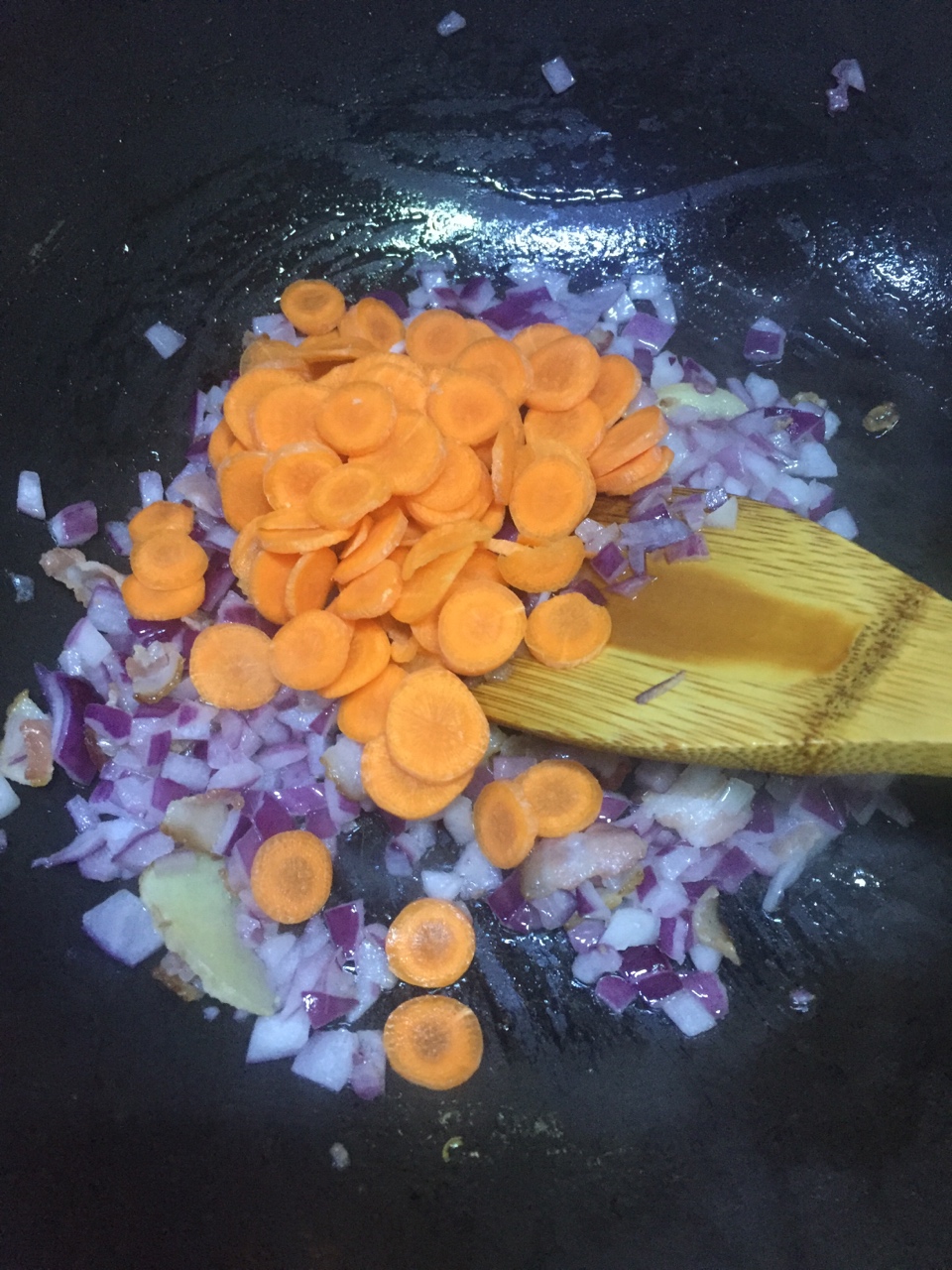培根菌菇醬香飯的做法 步骤4
