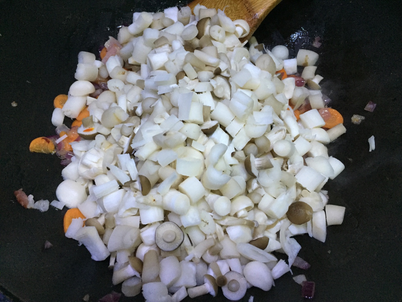 培根菌菇醬香飯的做法 步骤6