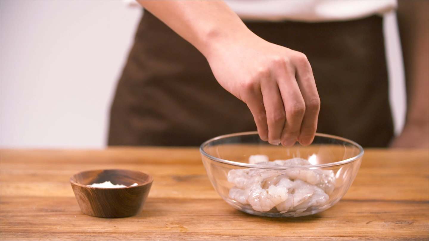 滑蛋蝦仁∣美食台的做法 步骤1