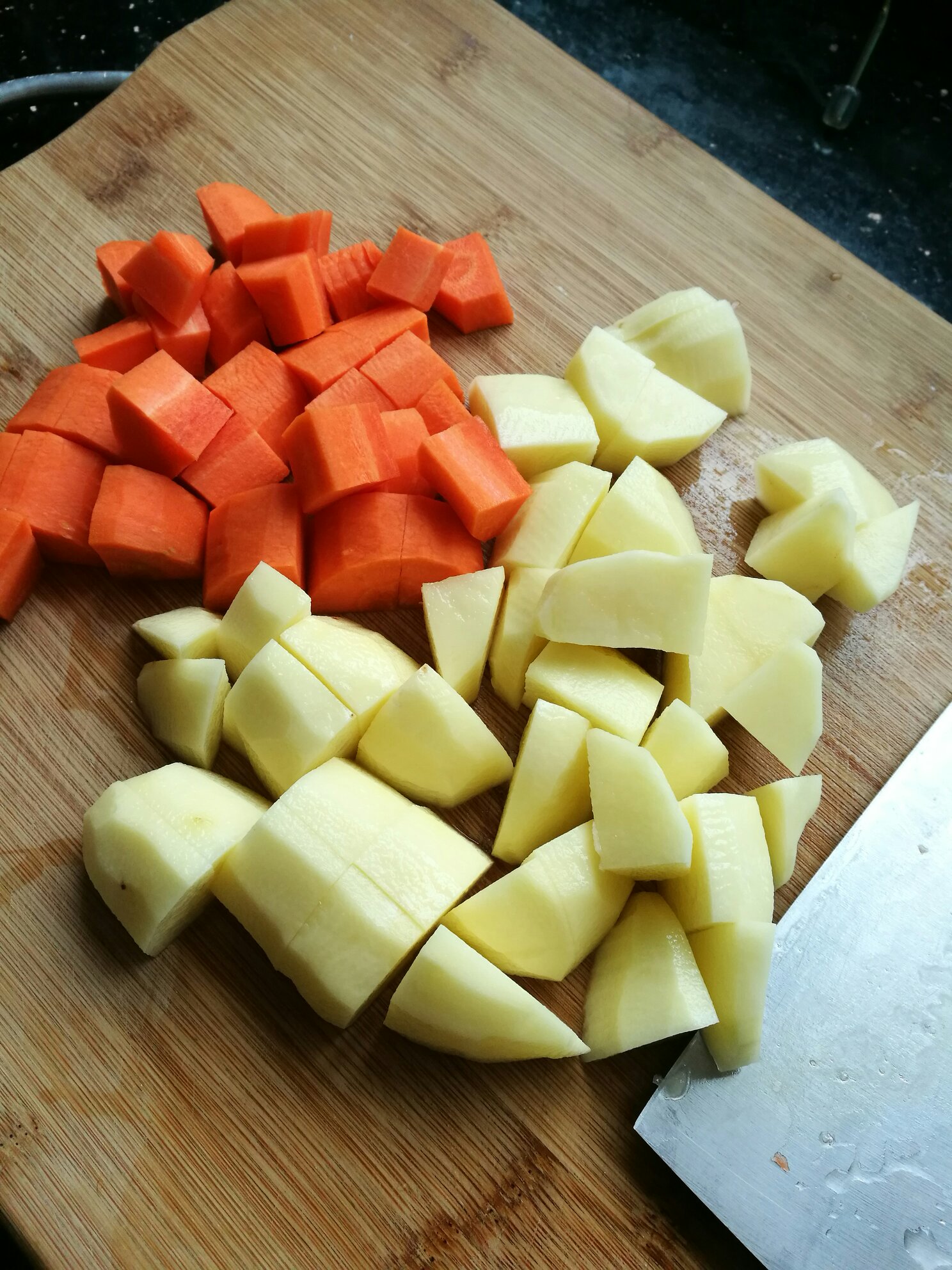 土豆胡蘿卜烤排骨的做法 步骤2