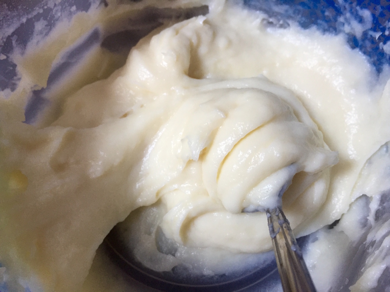 湯種牛奶甜面包面團的做法 步骤1