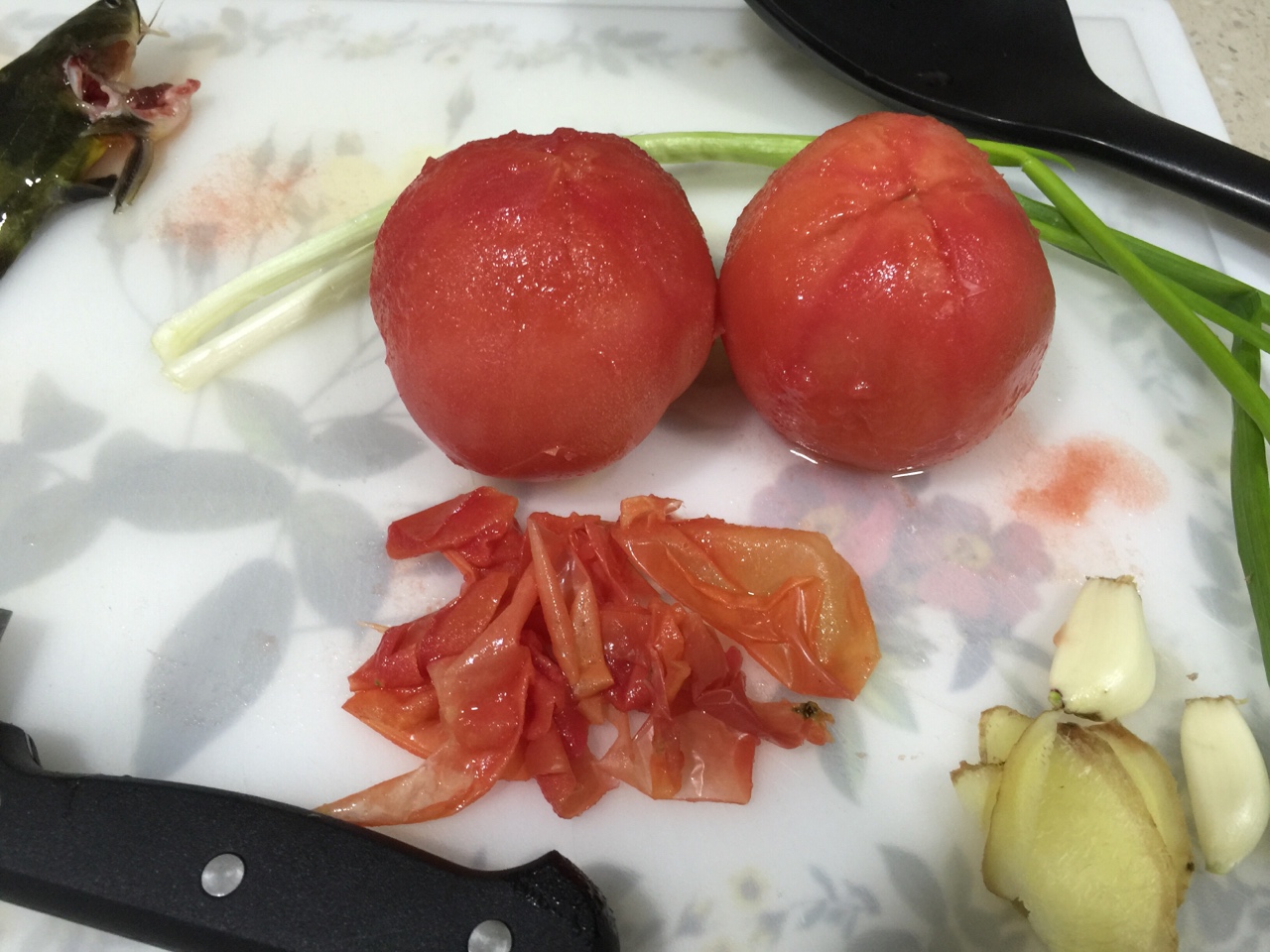 黃骨魚番茄湯的做法 步骤1