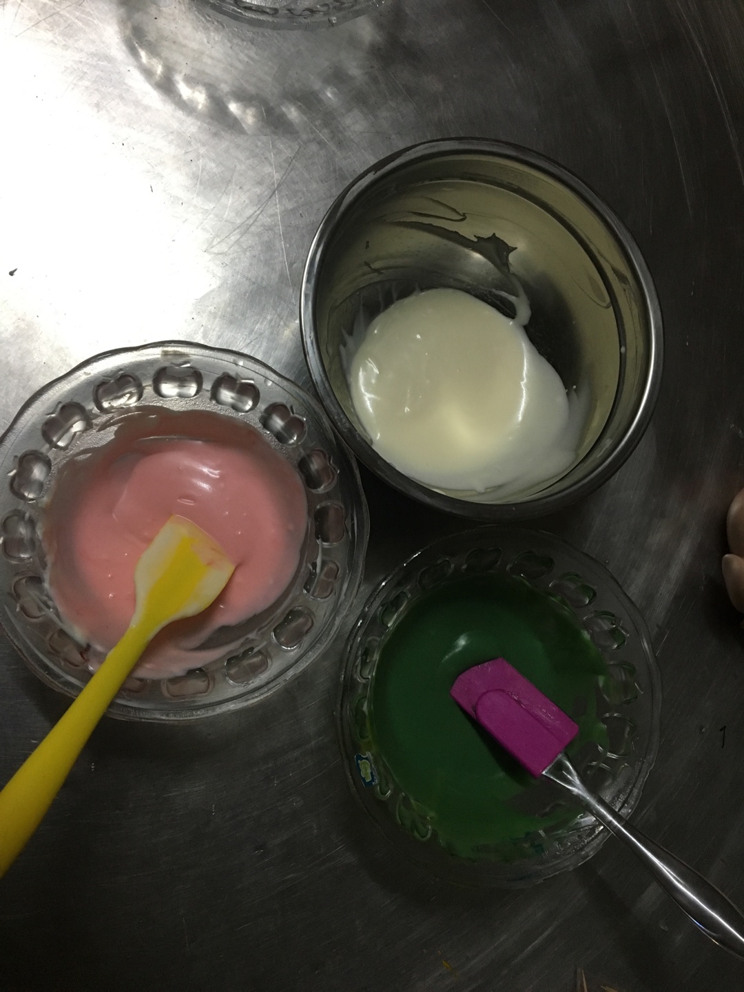 立體慕斯冰激凌蛋糕口水小豬的做法 步骤11