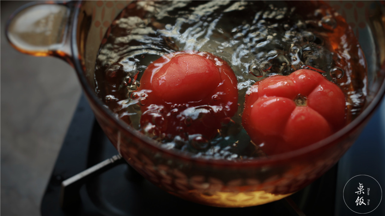 炒牛肉番茄沙拉的做法 步骤4