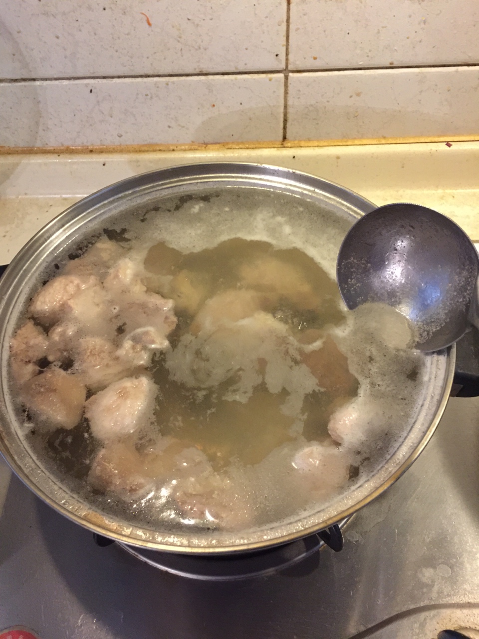 豬蹄炖藕湯的做法 步骤1