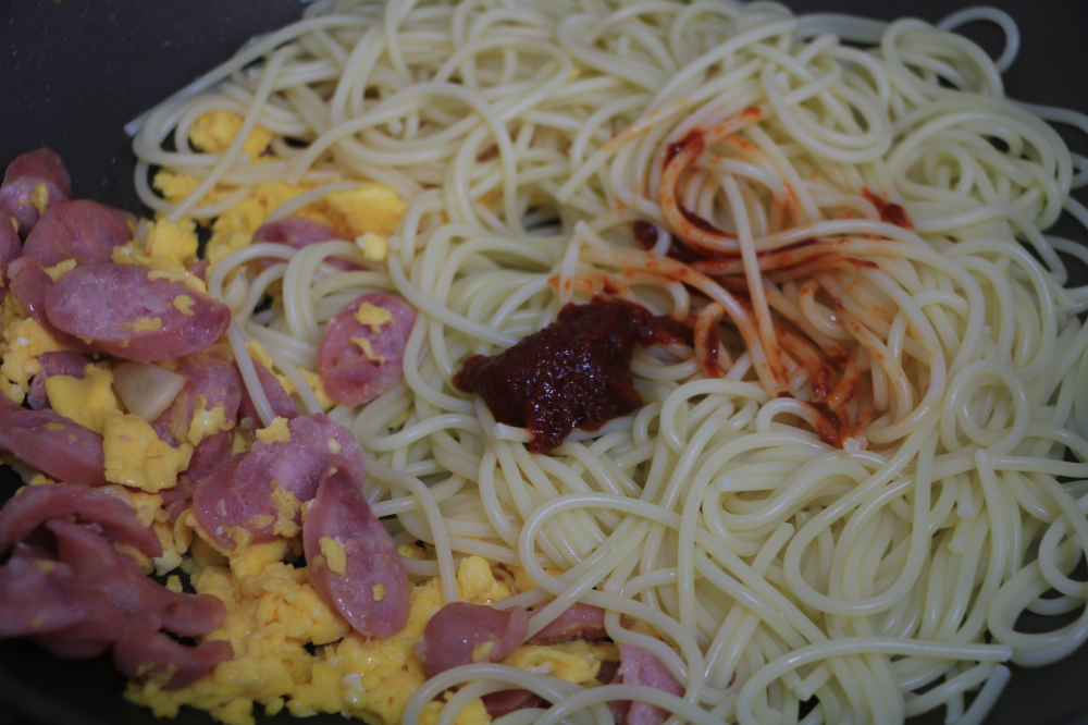韓式芝士香腸嫩蛋意面的做法 步骤9