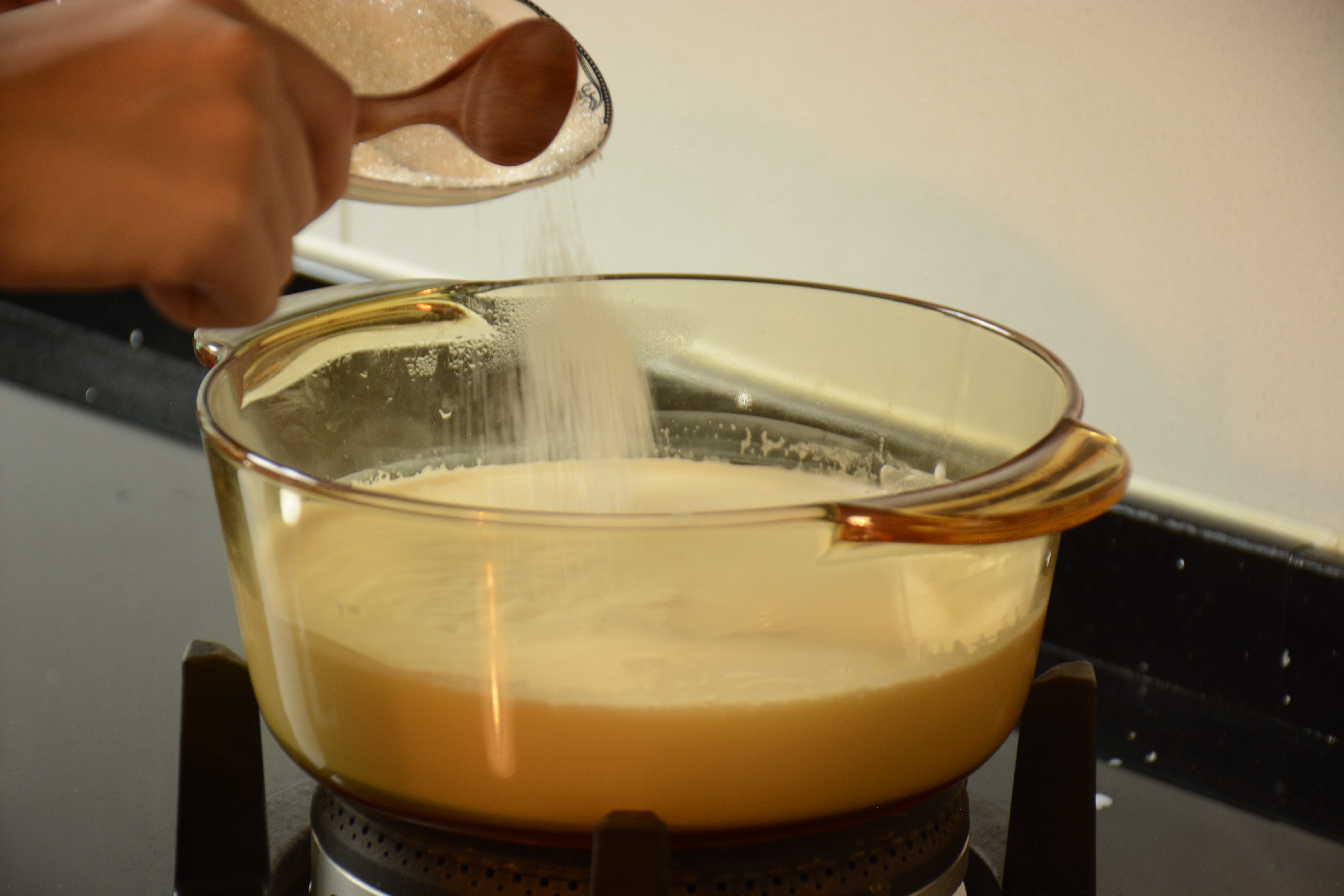 姜撞奶—驅寒神物的做法 步骤4