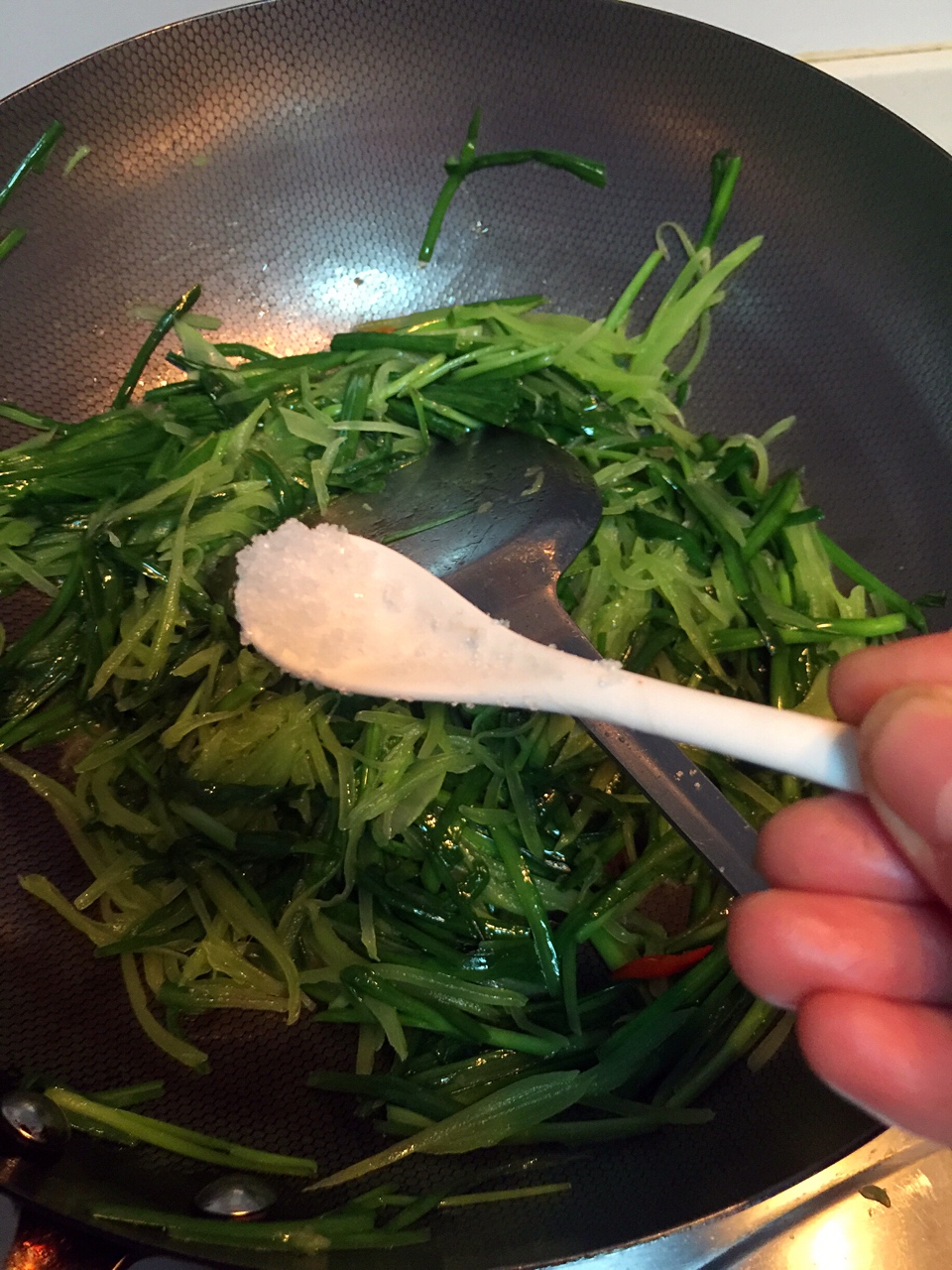 萵筍絲炒韭菜的做法 步骤9