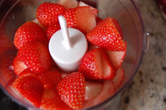 原始飲食之甜點-草莓風味果泥干的做法 步骤1