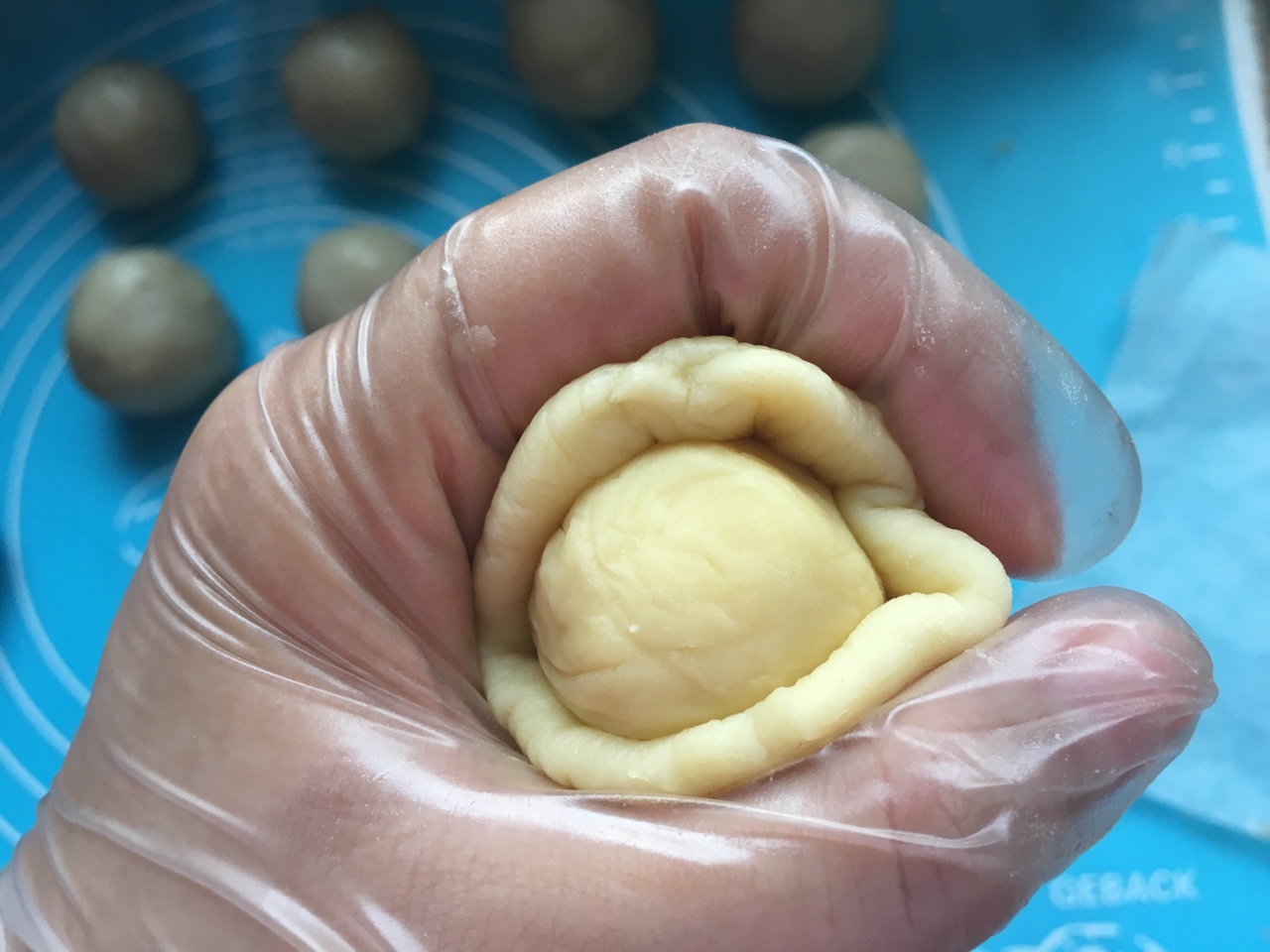 蛋黃酥——奶香濃郁芋泥餡（無豬油版）實踐中總結出的詳細制作流程的做法 步骤21