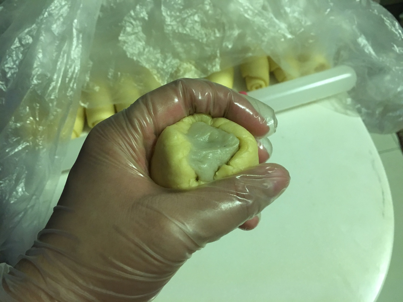 蛋黃酥——奶香濃郁芋泥餡（無豬油版）實踐中總結出的詳細制作流程的做法 步骤40