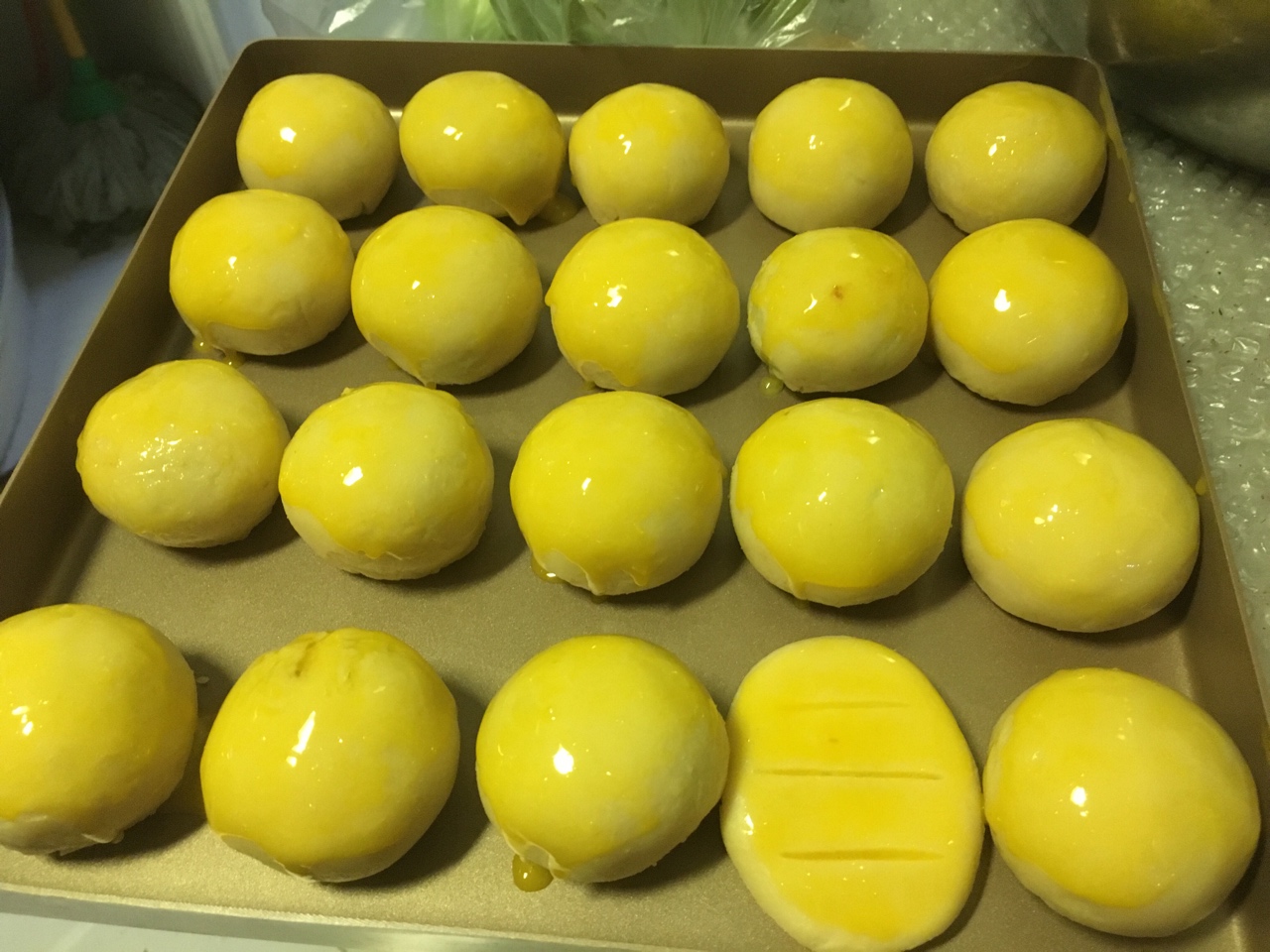 蛋黃酥——奶香濃郁芋泥餡（無豬油版）實踐中總結出的詳細制作流程的做法 步骤43