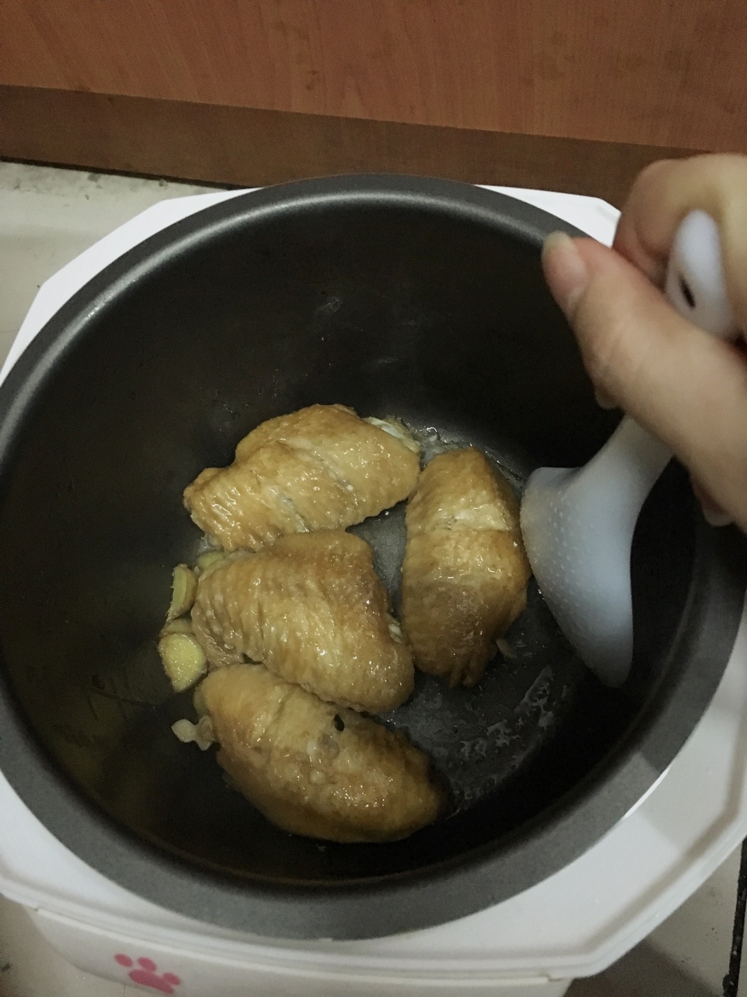 電飯鍋可樂雞翅的做法 步骤5