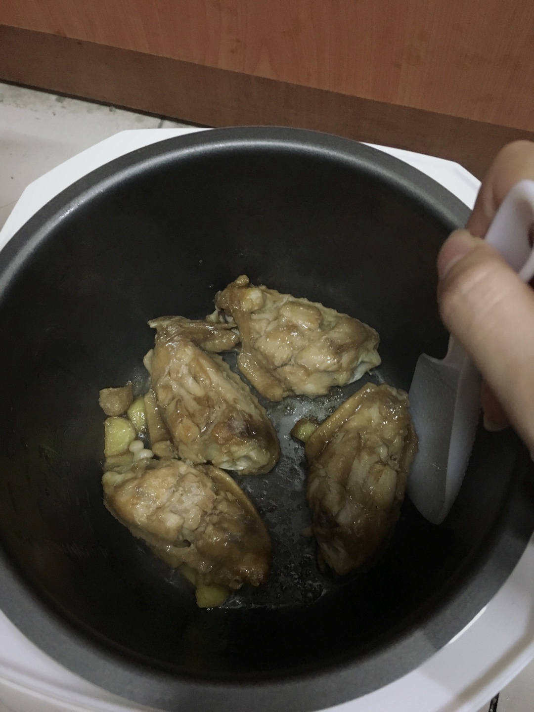 電飯鍋可樂雞翅的做法 步骤6
