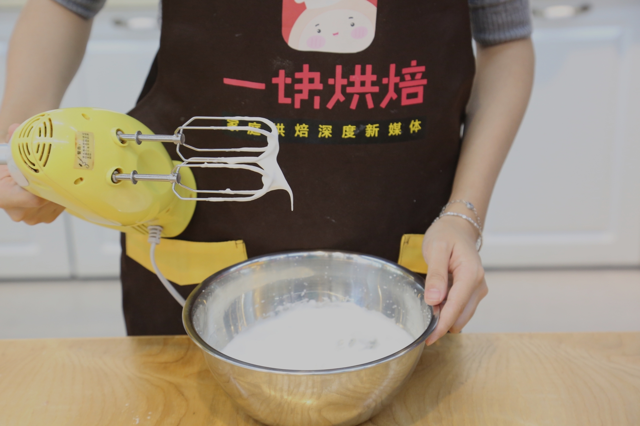 北海道戚風蛋糕的做法 步骤7