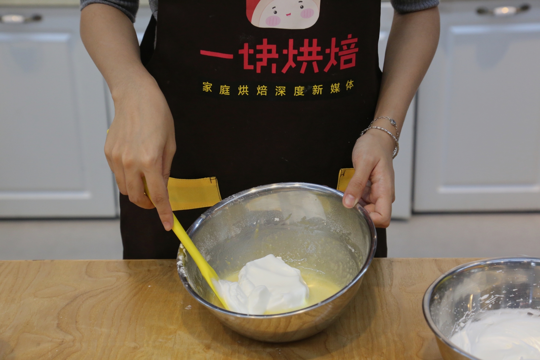 北海道戚風蛋糕的做法 步骤8