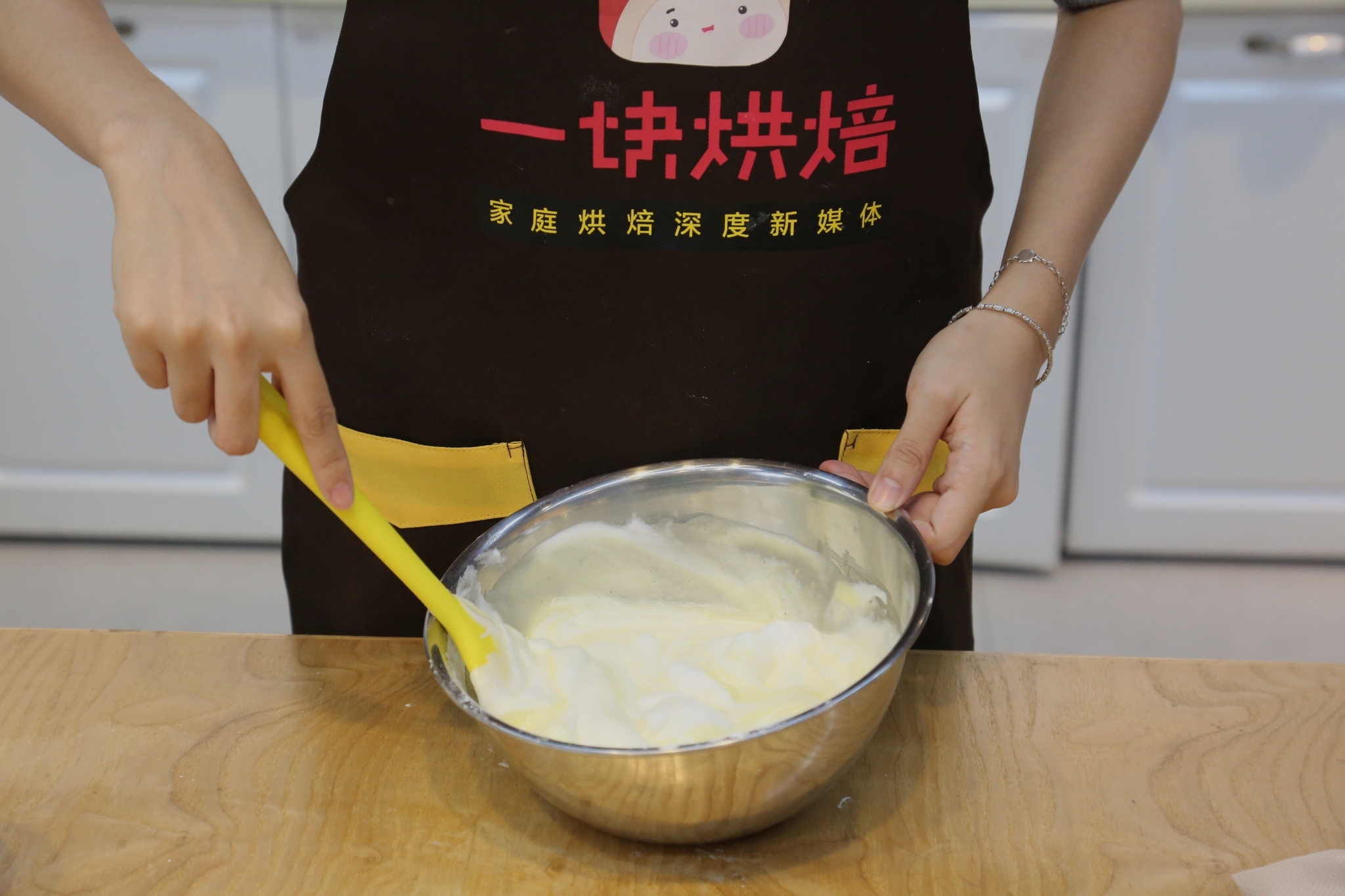北海道戚風蛋糕的做法 步骤9