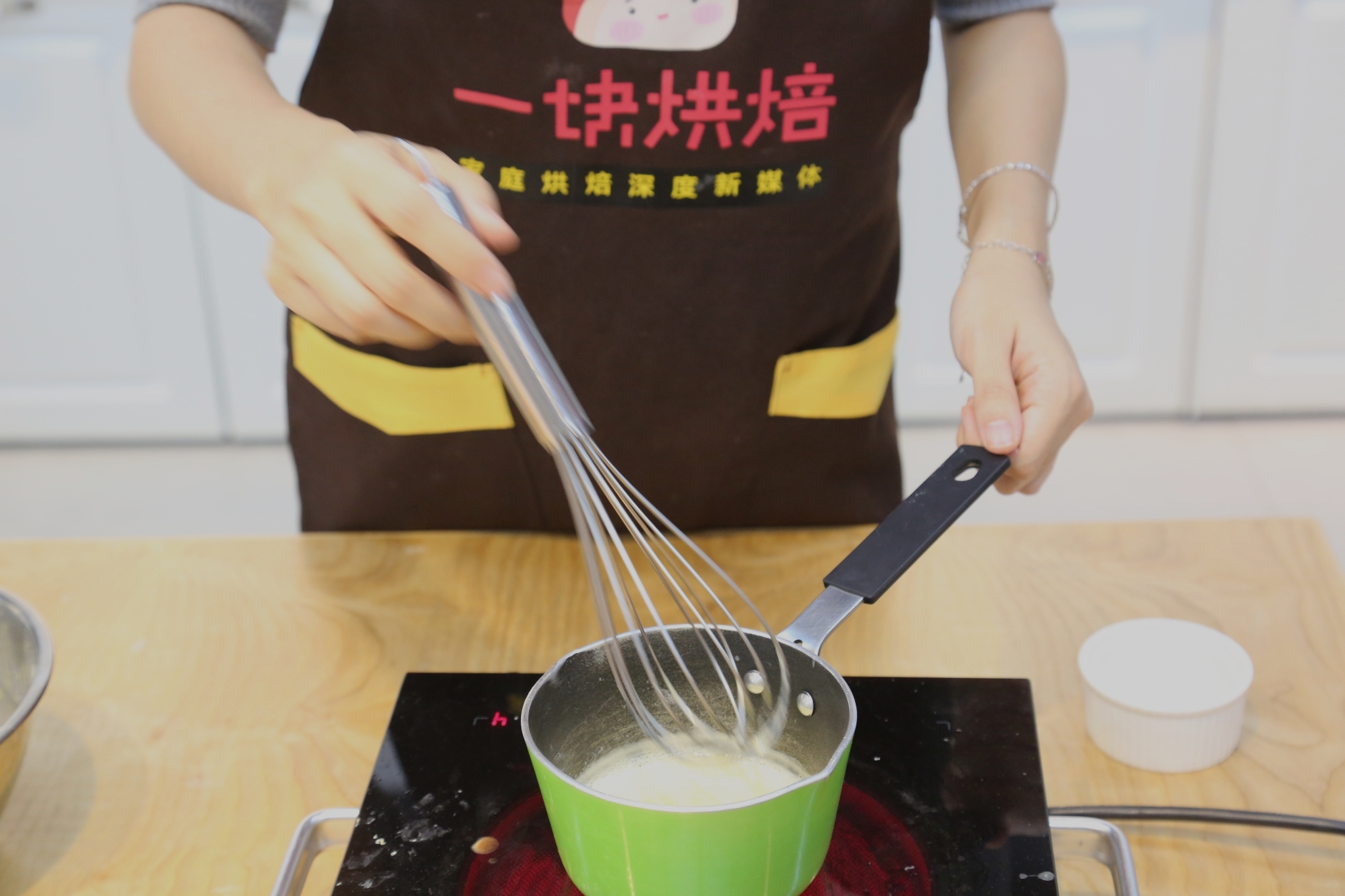 北海道戚風蛋糕的做法 步骤14
