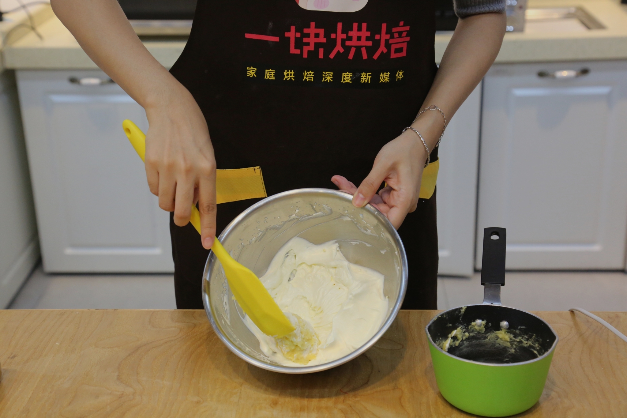 北海道戚風蛋糕的做法 步骤16