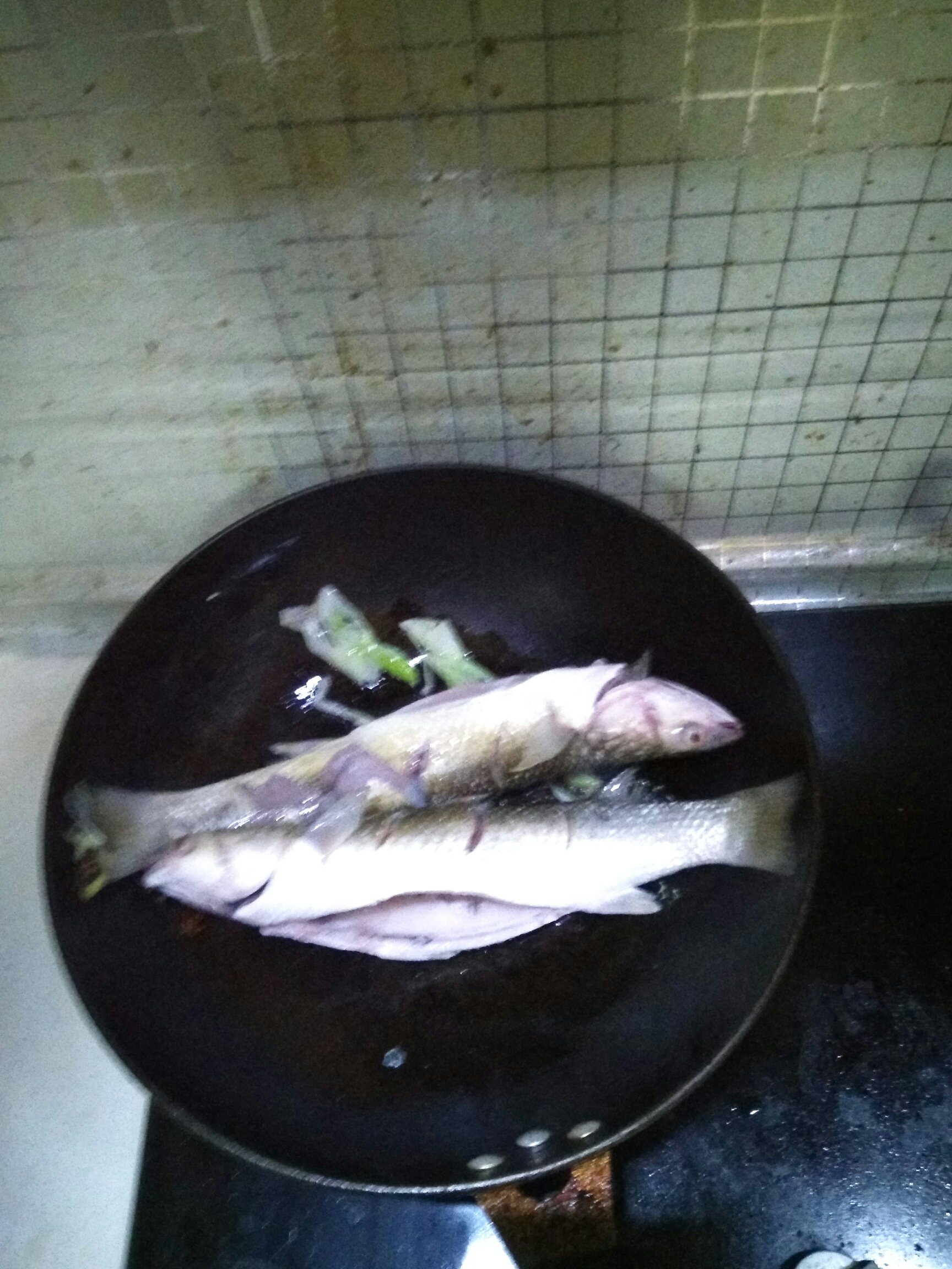 酸豆角炖海梭魚的做法 步骤5
