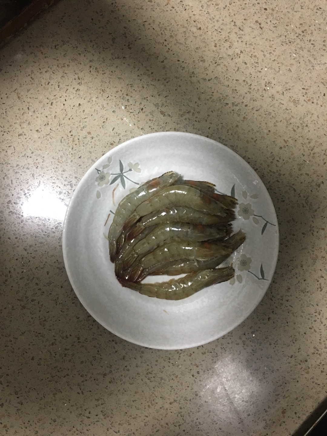 美味干鍋蝦的做法 步骤1