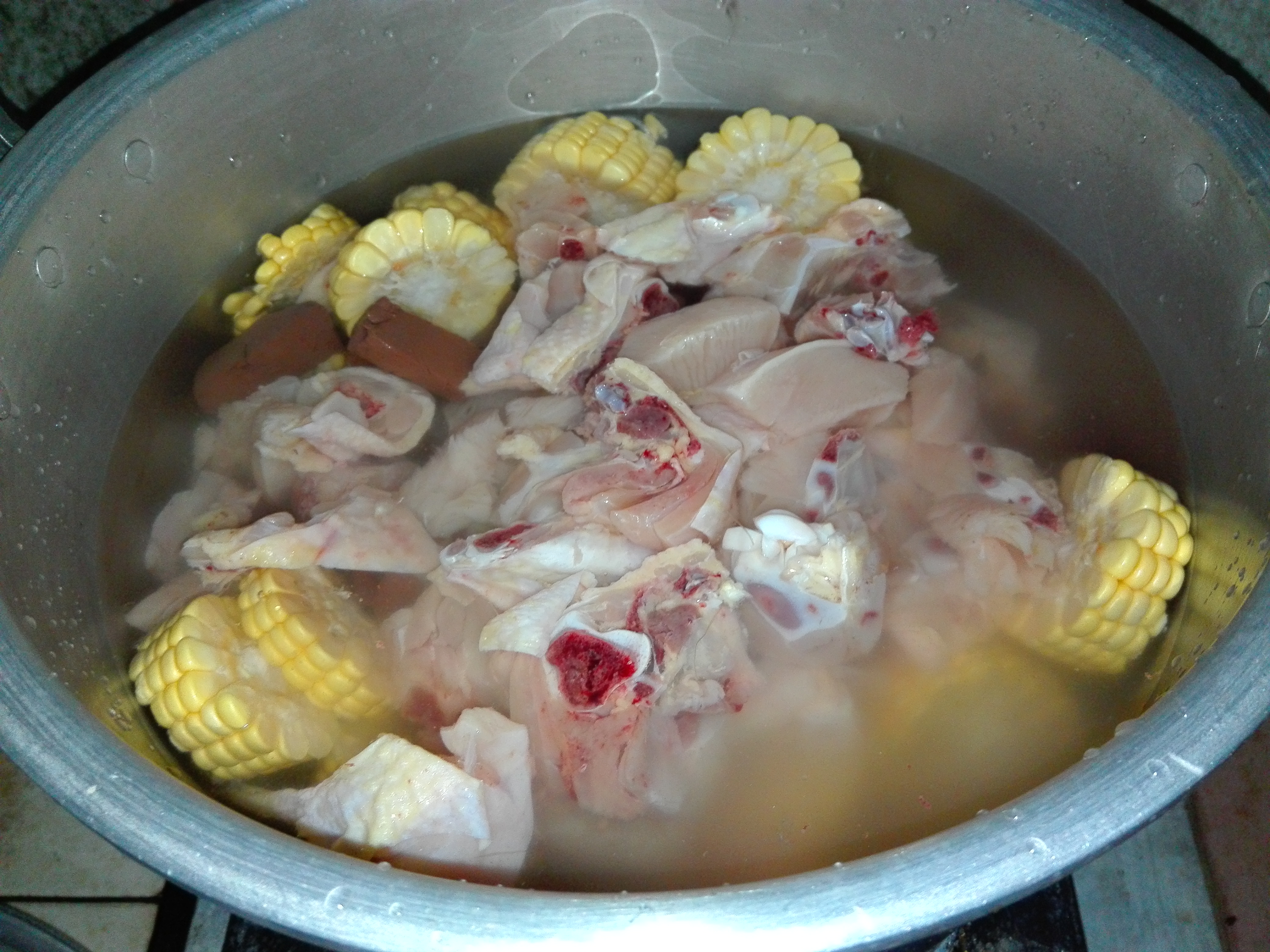 紅蘿卜玉米雞湯的做法 步骤3