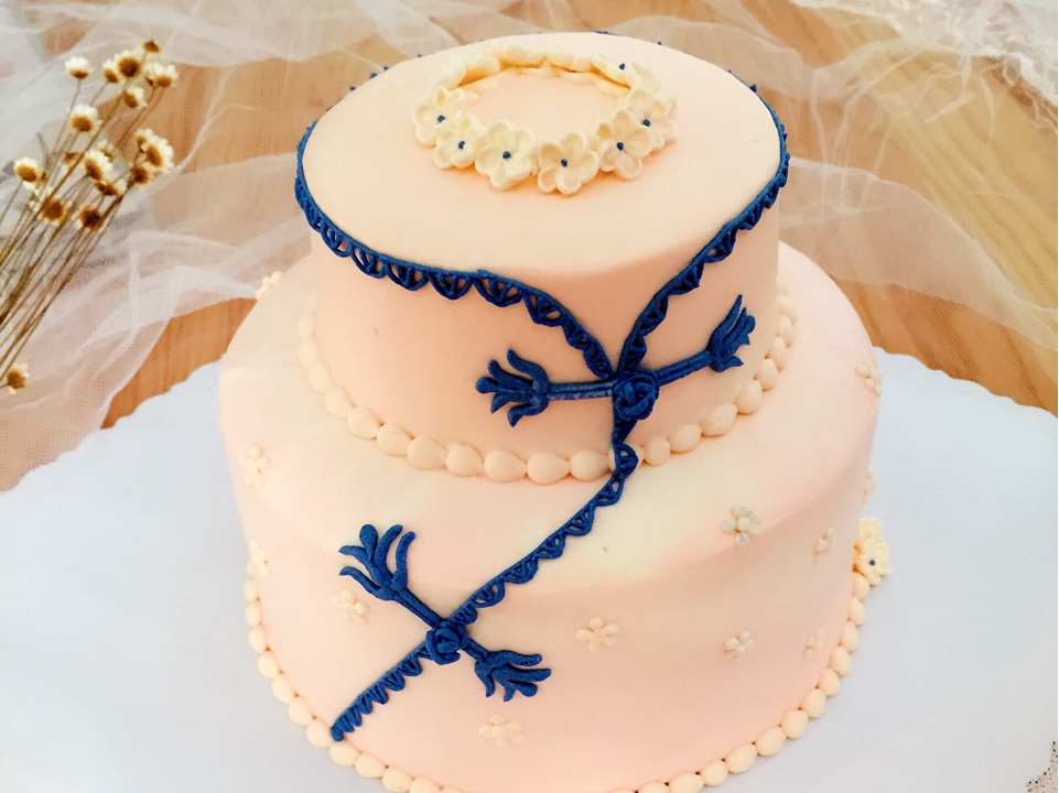 奶油霜裱花蛋糕︰粉旗袍的做法 步骤1