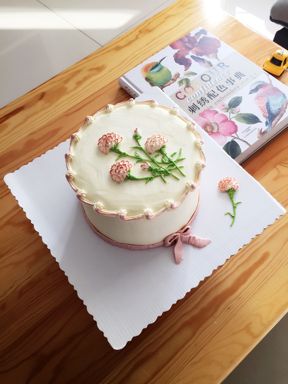 奶油霜裱花蛋糕︰康乃馨的做法 步骤2