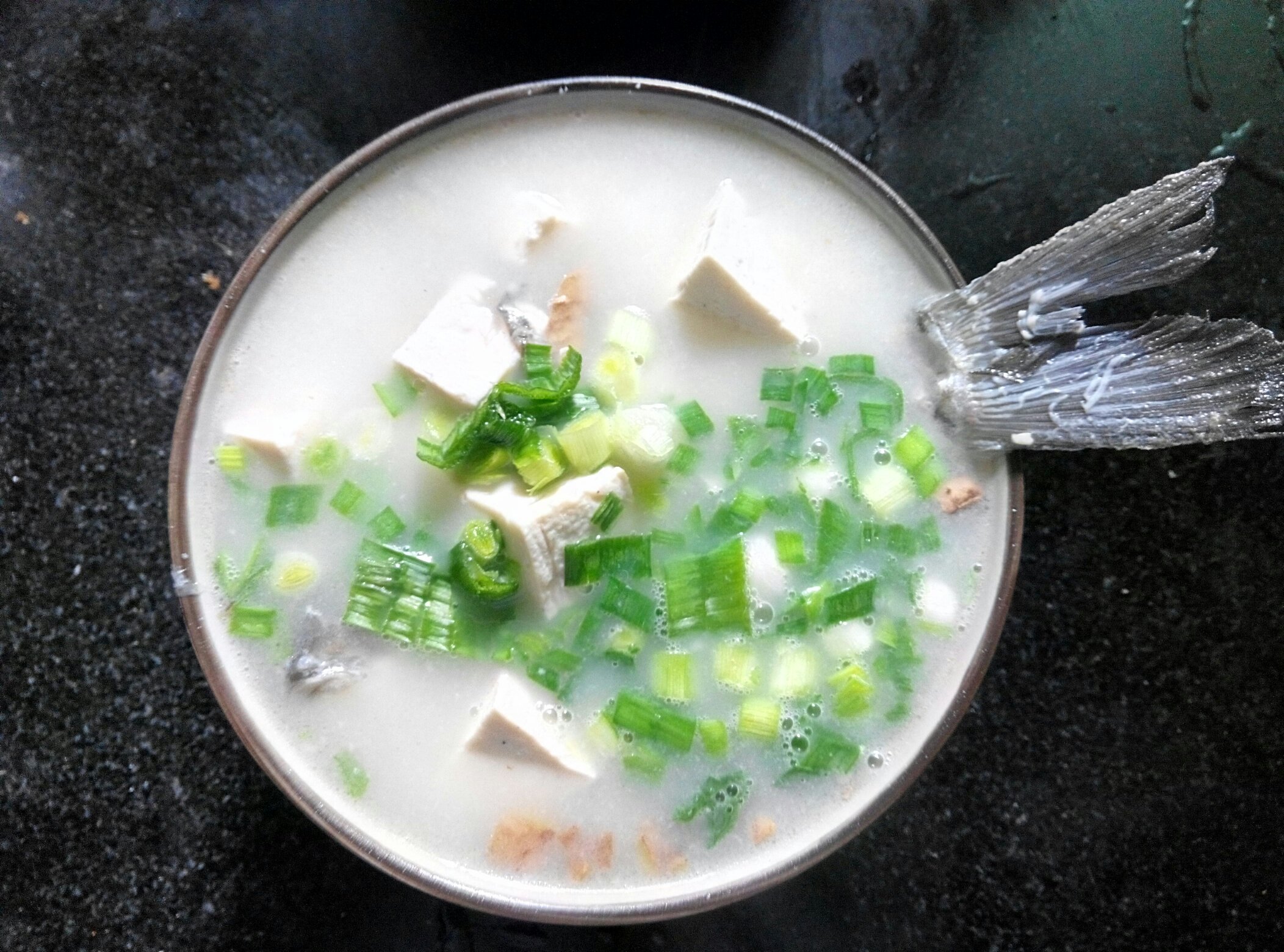 奶白鯽魚豆腐湯的做法 步骤3