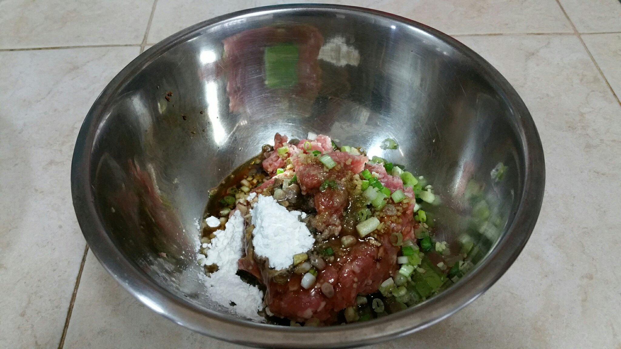 梅菜咸蛋蒸肉餅的做法 步骤3