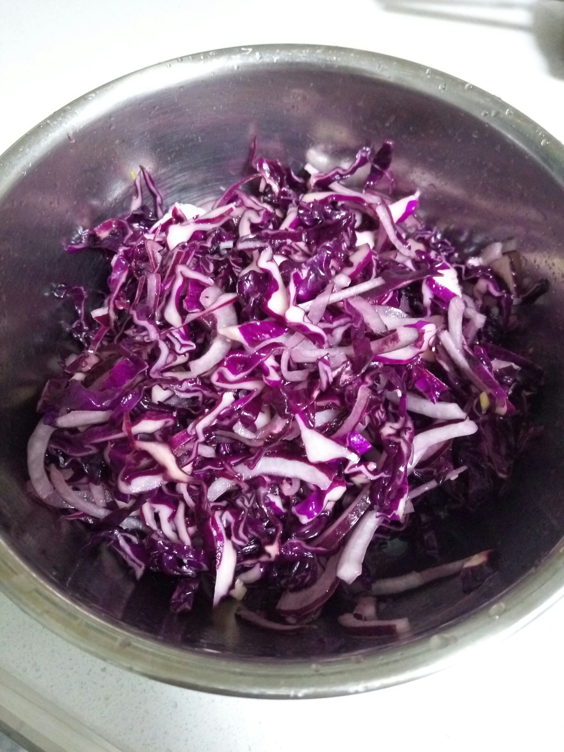 紫甘藍拌洋蔥的做法 步骤3