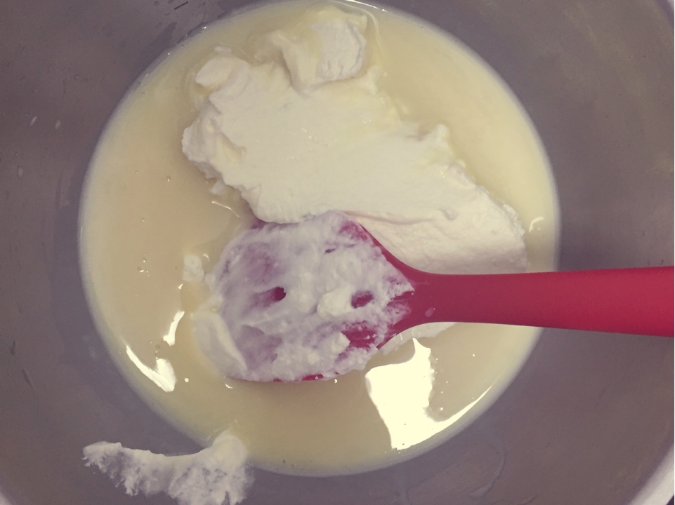 無需攪拌的冰激凌 (No Churn Ice Cream)——香草味的做法 步骤3