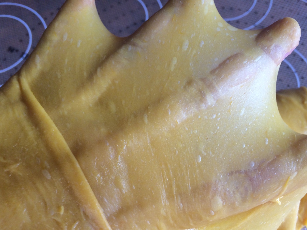 松軟香甜∣蜂蜜南瓜手撕面包的做法 步骤1