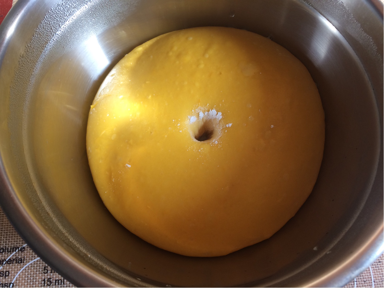 松軟香甜∣蜂蜜南瓜手撕面包的做法 步骤2