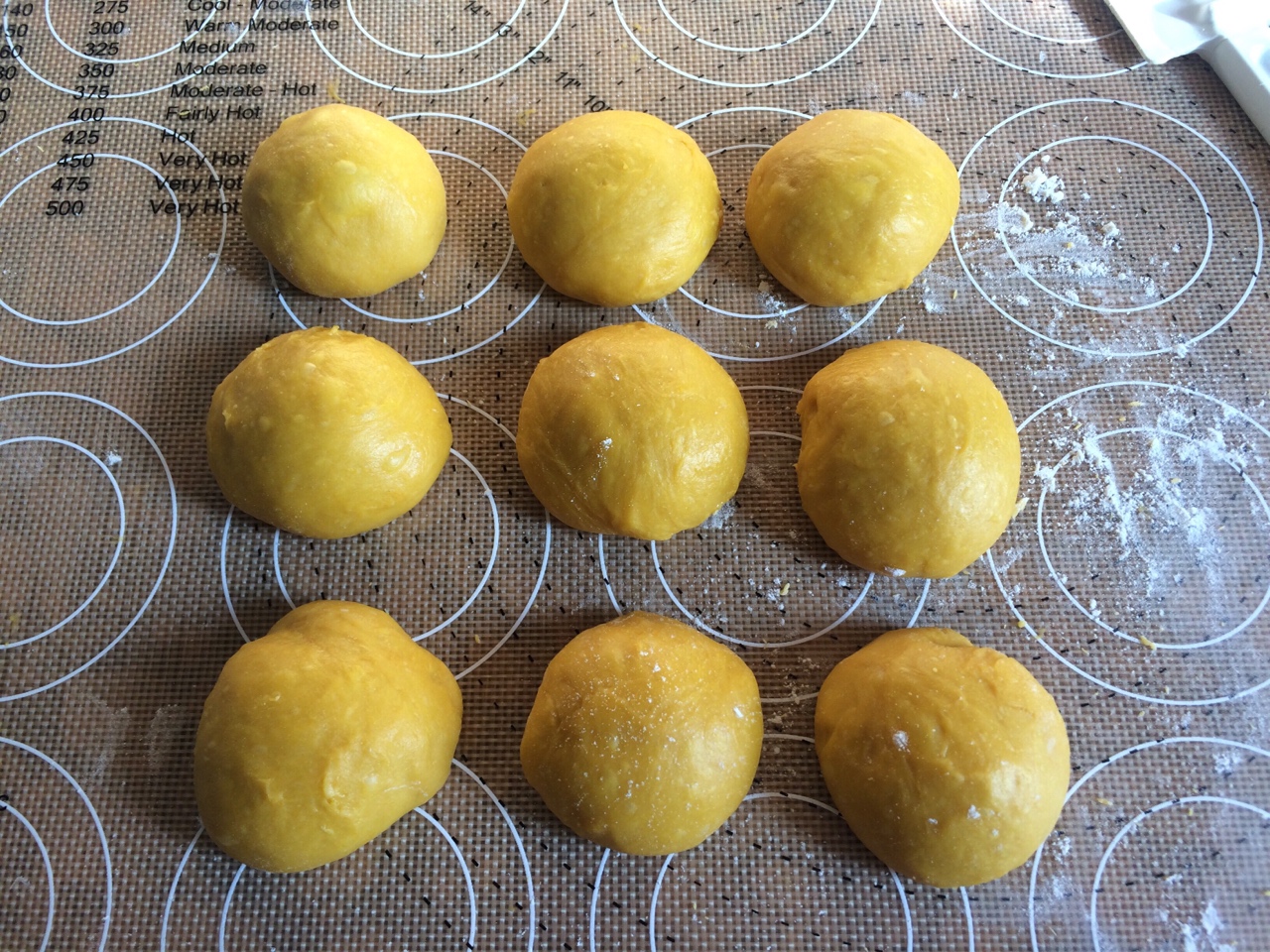 松軟香甜∣蜂蜜南瓜手撕面包的做法 步骤3