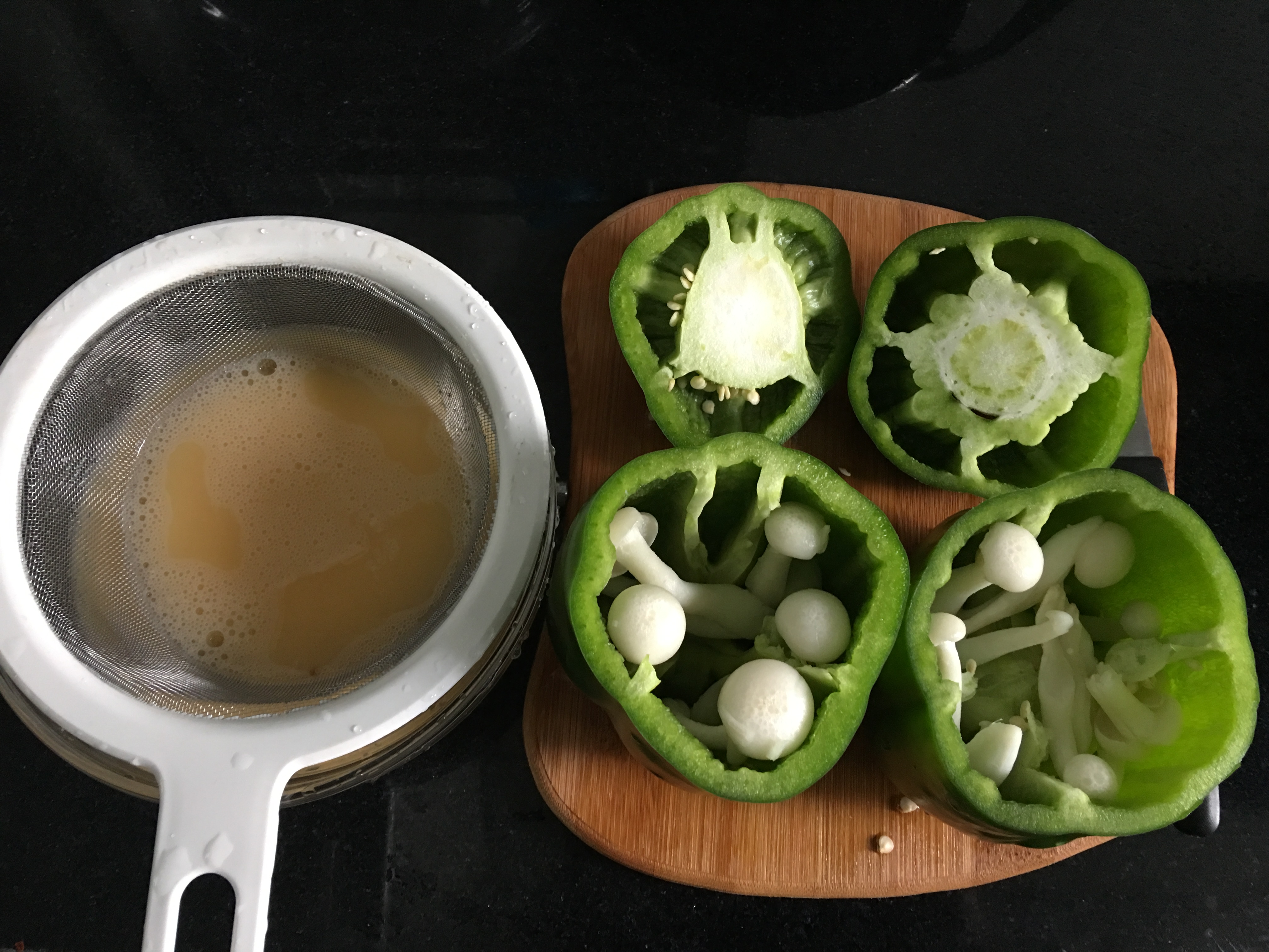 樂活教主的美食之——青椒菌菇蒸蛋的做法 步骤4