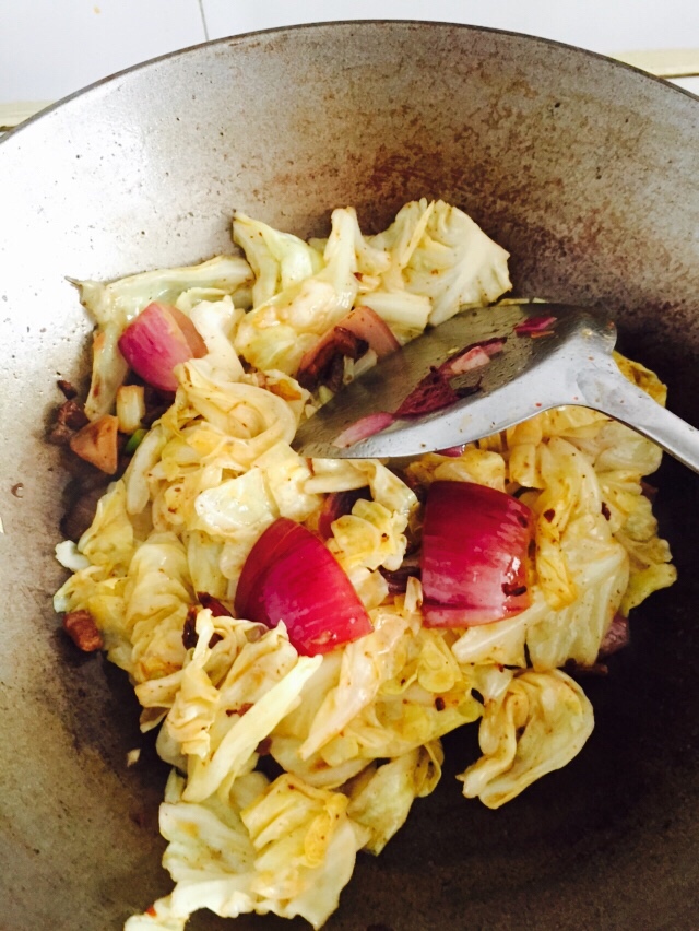 肉沫熗炒圓白菜的做法 步骤3