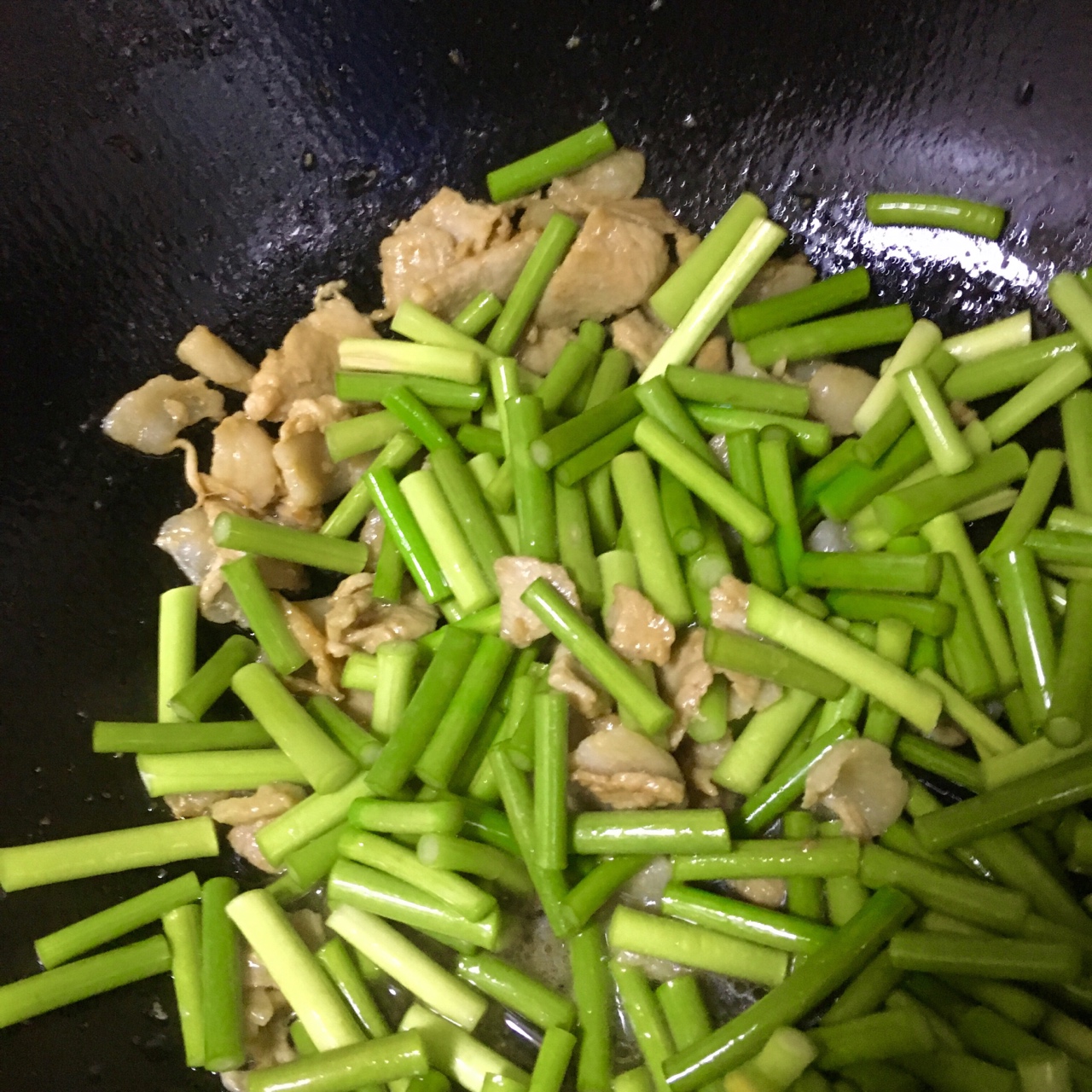 蒜苔炒肉的做法 步骤5