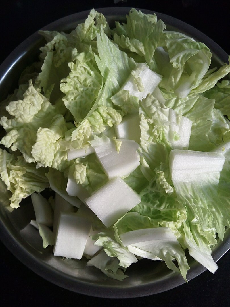 白菜炖肉的做法 步骤1