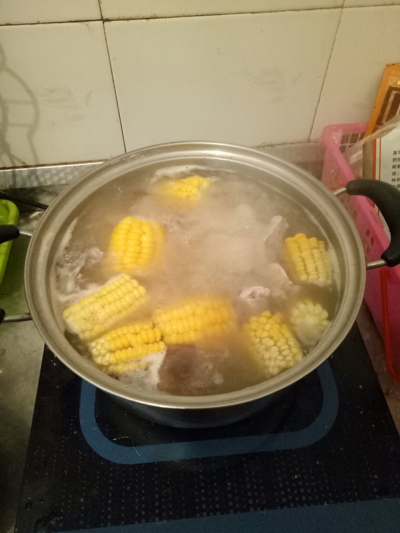 茶樹菇玉米排骨湯的做法 步骤5