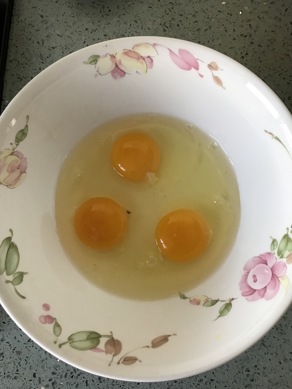 只適合菜鳥的蒸水蛋的做法 步骤1
