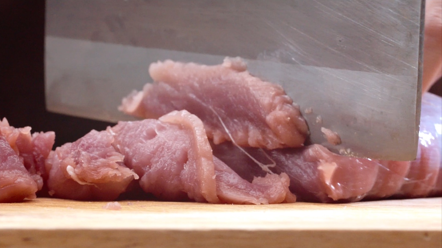 醋溜白菜里脊肉∣美食台的做法 步骤1