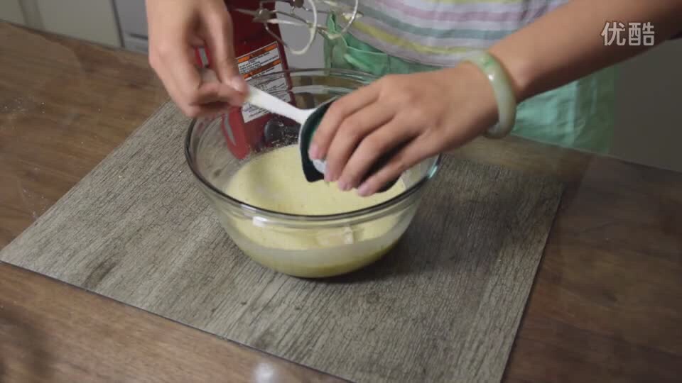 《糯米團子的廚房日記》 藍莓麥芬蛋糕的做法 步骤3