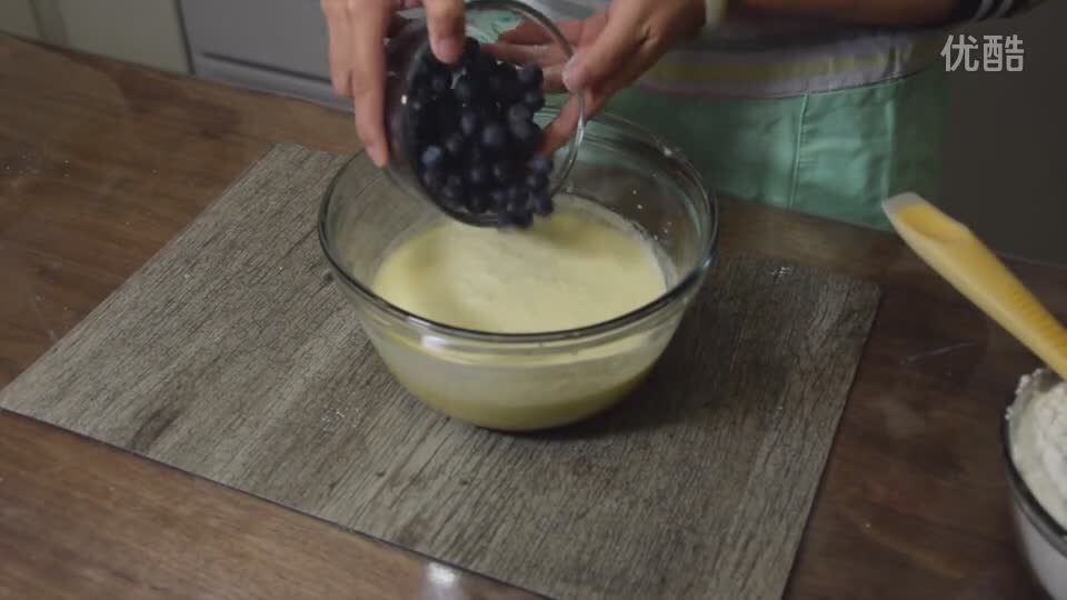 《糯米團子的廚房日記》 藍莓麥芬蛋糕的做法 步骤8