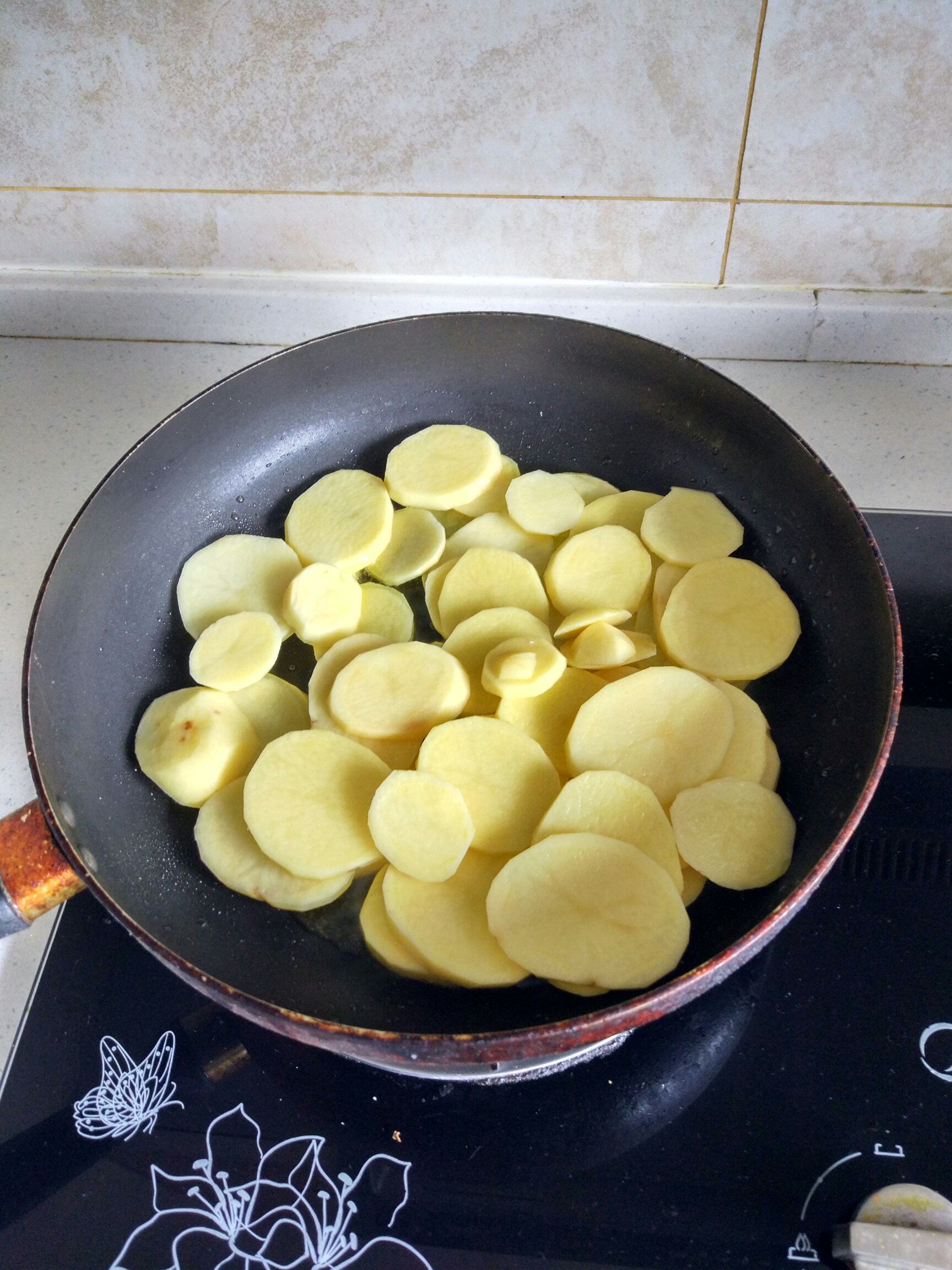 孜然香辣土豆片的做法 步骤2