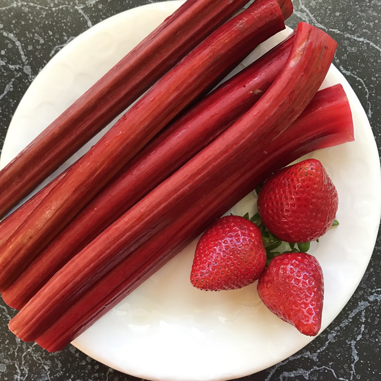 草莓大黃果醬 Rhubarb Compote的做法 步骤2
