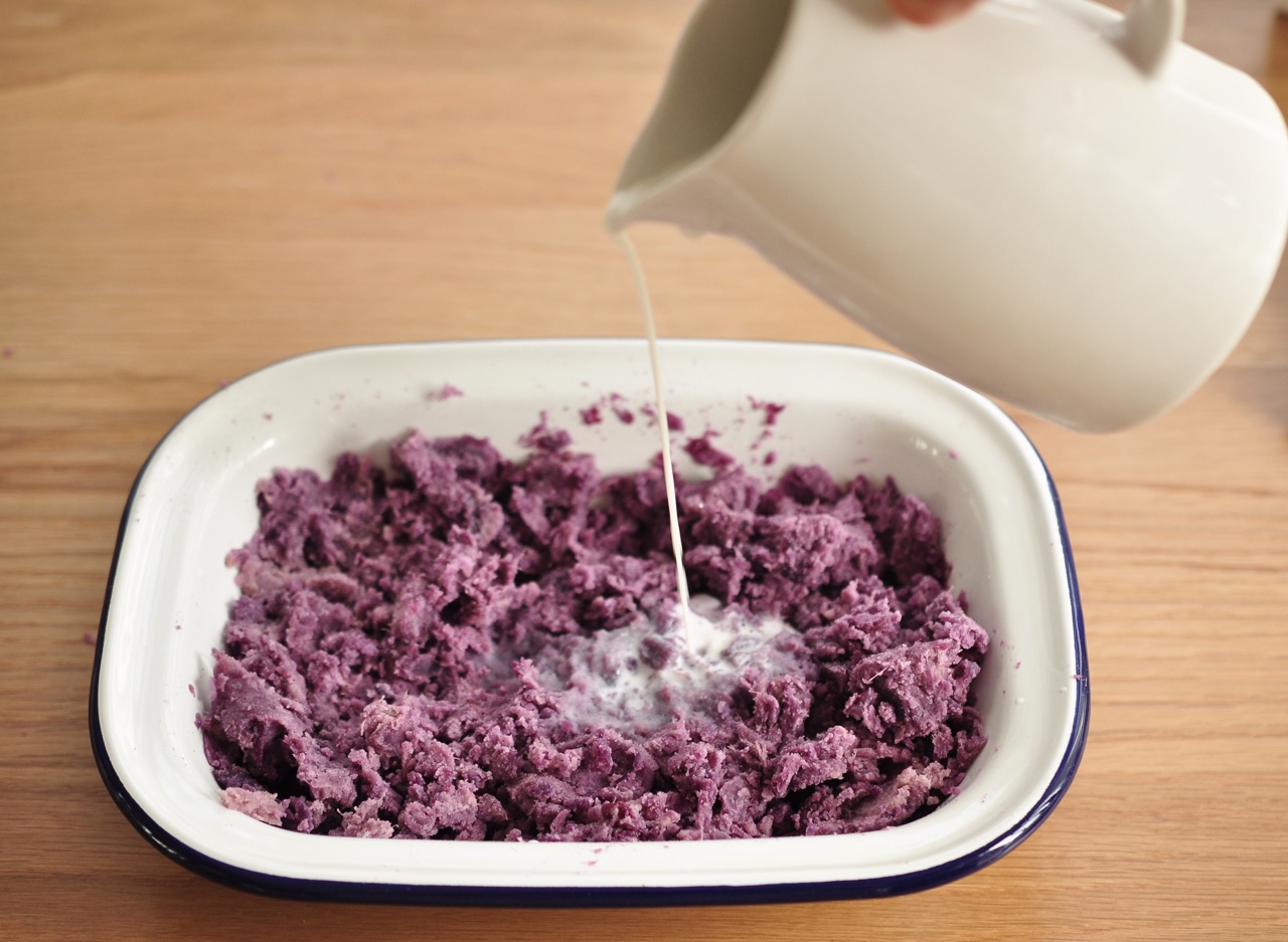 酸奶淋繽紛水果紫薯環的做法 步骤4